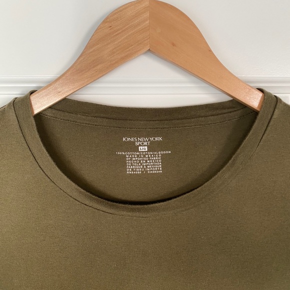 SALE 🕐❣️ Army Green Top - Picture 2 of 4